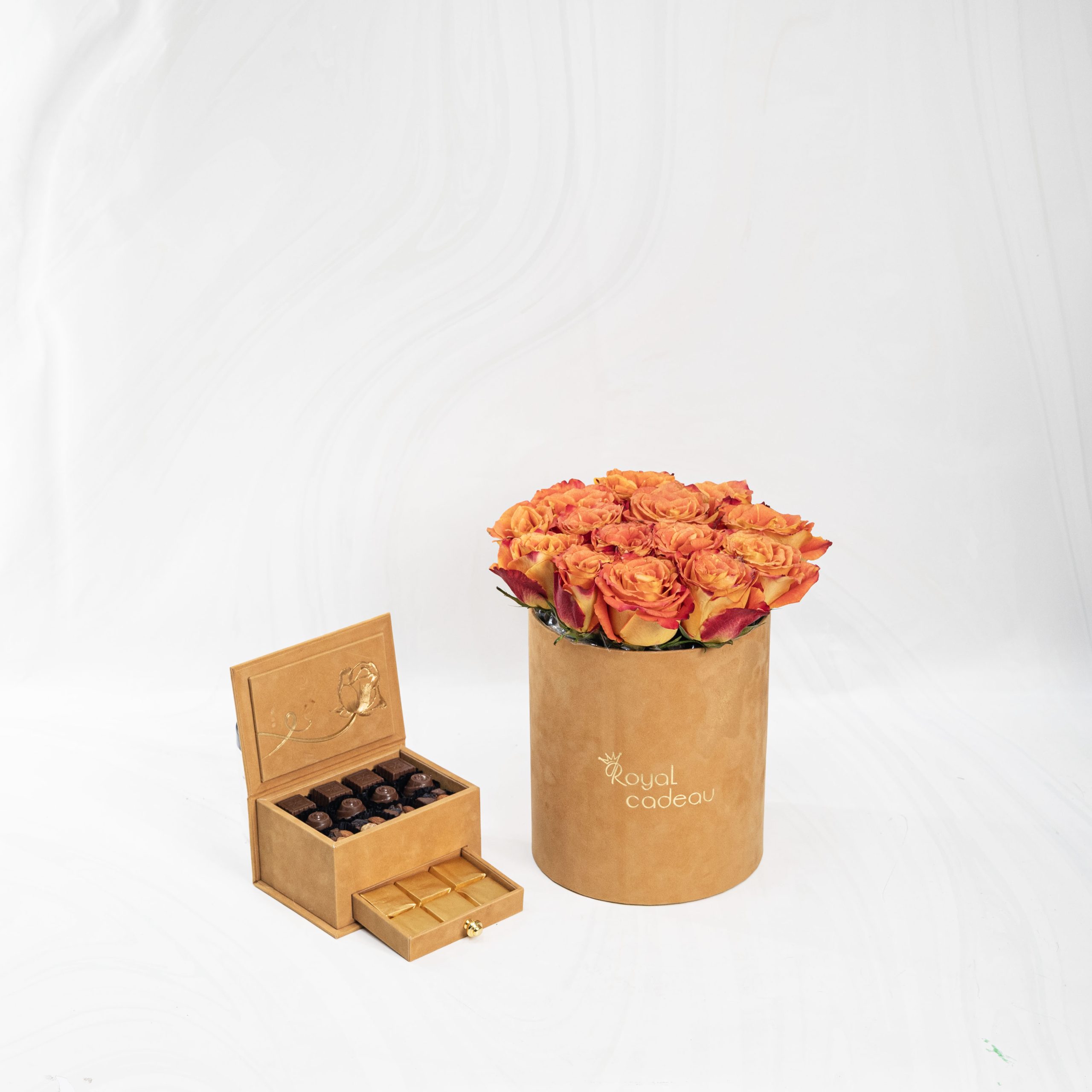 Luxury Peach Bloom Set β Gold Flower Box